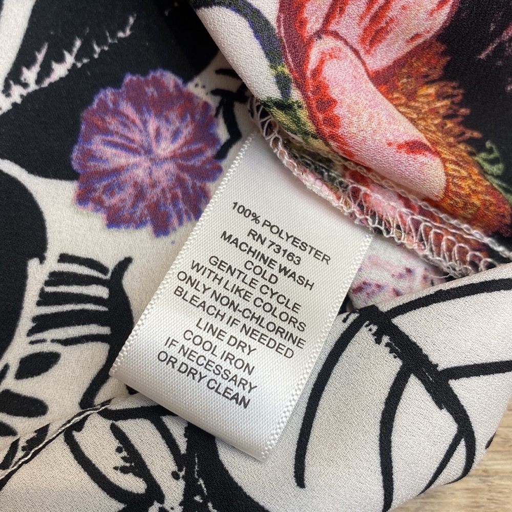 Spense Floral Print Shawl Collar Sleeveless Blouse - Picture 9 of 9